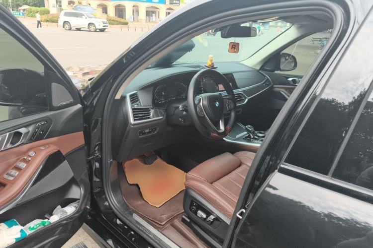 Used BMW X7 2021 xDrive40i Luxury Package with Leading Features Driver Seat