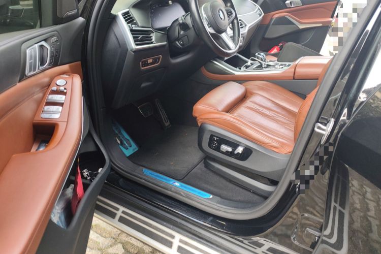 Used BMW X7 2021 Restyled xDrive40i Luxury Version with M Sport Package Driver Seat