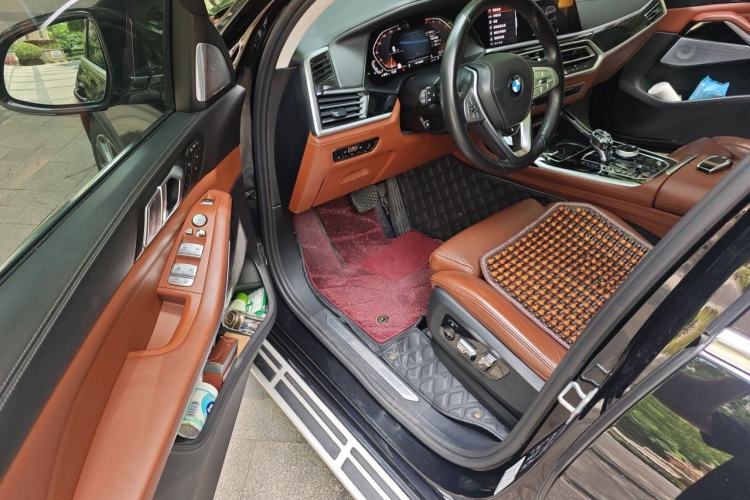 Used BMW X7 2021 xDrive40i Executive Luxury Package Driver Seat