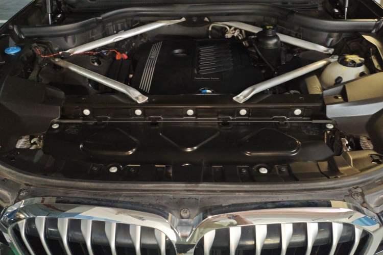 Used BMW X7 2021 xDrive40i Luxury M Sport Package Engine Bay