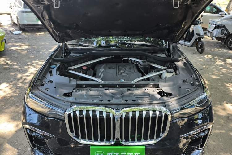 Used BMW X7 2021 xDrive40i Luxury M Sport Package Engine Bay