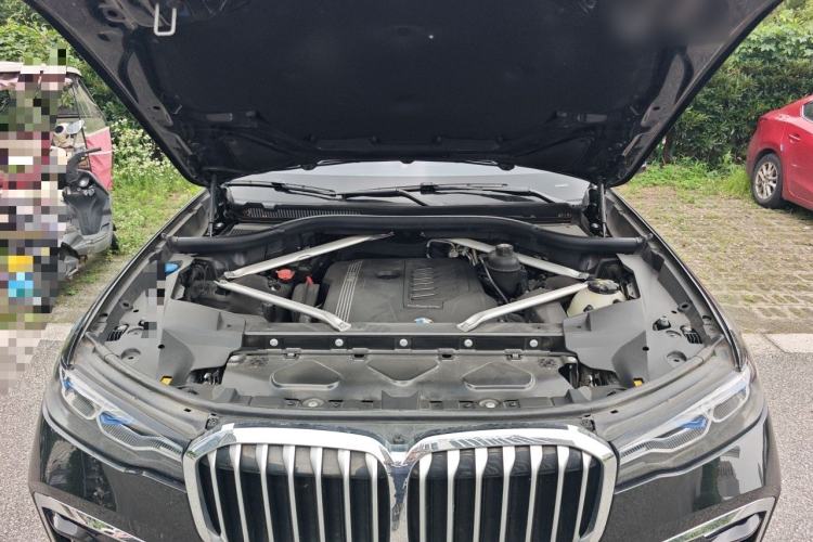 Used BMW X7 2021 Restyled xDrive40i Luxury Version with M Sport Package Engine Bay