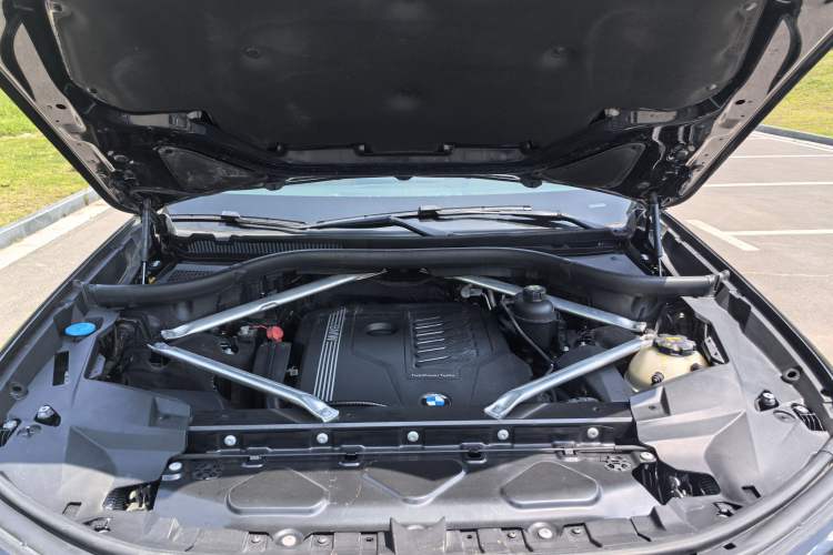 Used BMW X7 2021 xDrive40i Luxury Package with Leading Features Engine Bay