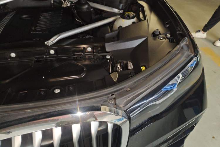 Used BMW X7 2021 xDrive40i Luxury M Sport Package Engine Bay Left