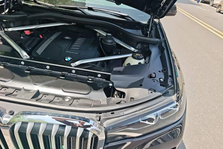 Used BMW X7 2021 xDrive40i Luxury Package with Leading Features Engine Bay Left