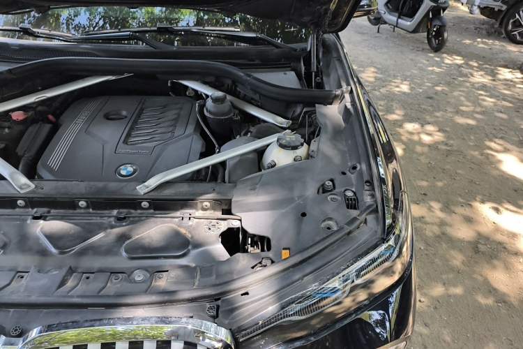 Used BMW X7 2021 xDrive40i Luxury M Sport Package Engine Bay Left