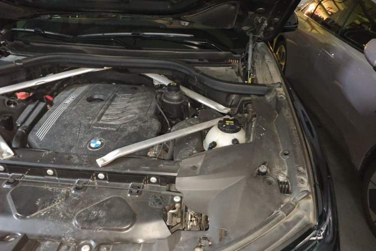 Used BMW X7 2021 xDrive40i Luxury Package with Leading Features Engine Bay Left