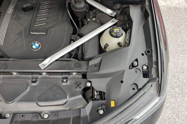 Used BMW X7 2021 Restyled xDrive40i Luxury Version with M Sport Package Engine Bay Left