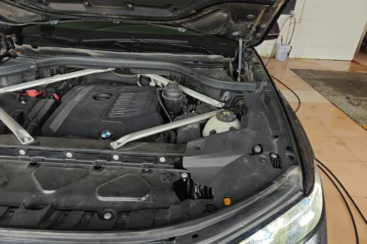 Used BMW X7 2021 xDrive40i Luxury M Sport Package Engine Bay Left
