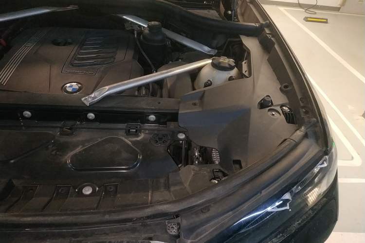 Used BMW X7 2021 xDrive40i Luxury Package with Leading Features Engine Bay Left