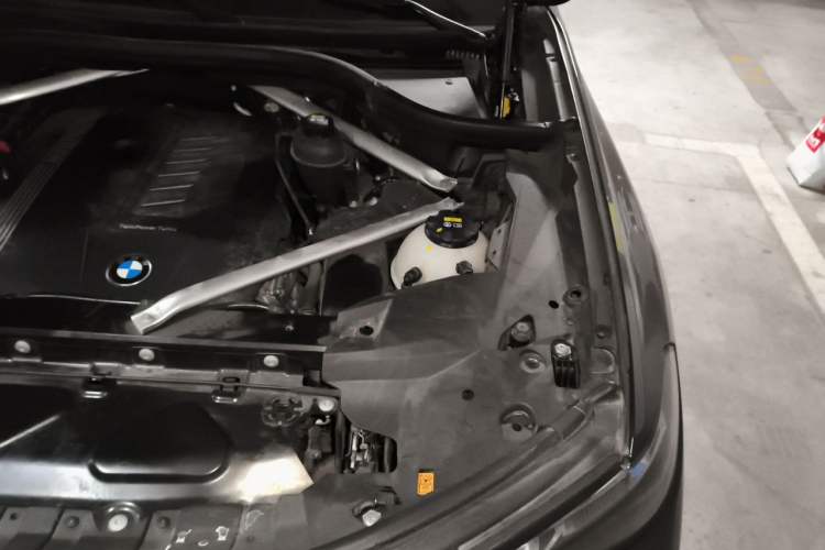 Used BMW X7 2021 xDrive40i Luxury M Sport Package Engine Bay Left