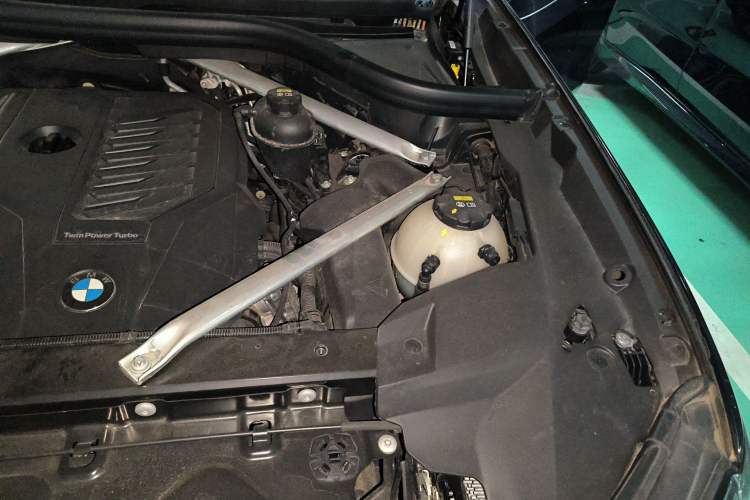 Used BMW X7 2021 xDrive40i Luxury M Sport Package Engine Bay Left