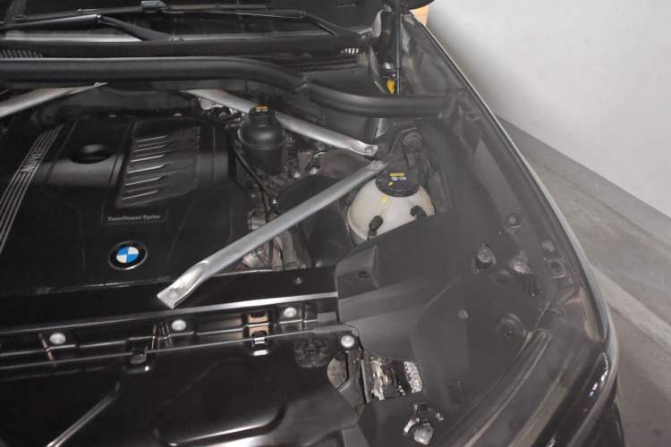 Used BMW X7 2021 xDrive40i Luxury Package with Leading Features Engine Bay Left