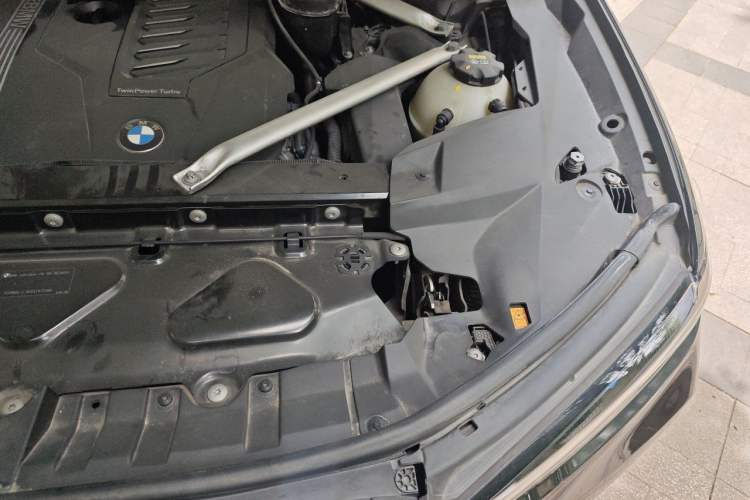 Used BMW X7 2021 xDrive40i Executive Luxury Package Engine Bay Left