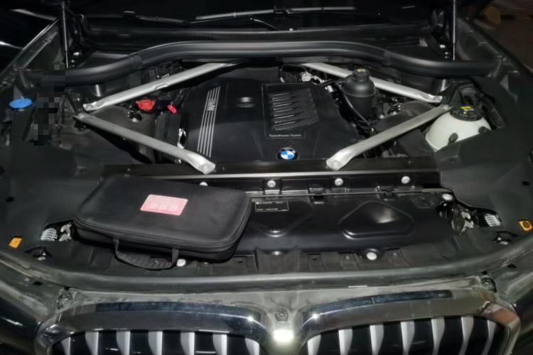 Used BMW X7 2021 Facelifted xDrive40i Luxury Package with Leading Features Engine Bay