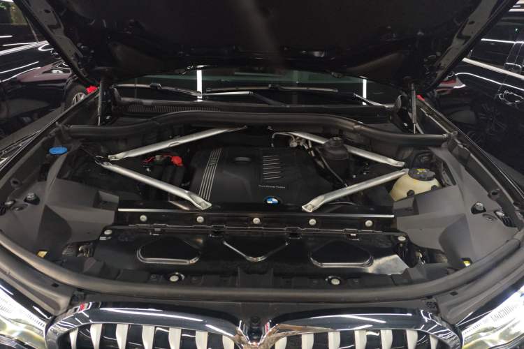 Used BMW X7 2021 xDrive40i Luxury M Sport Package Engine Bay