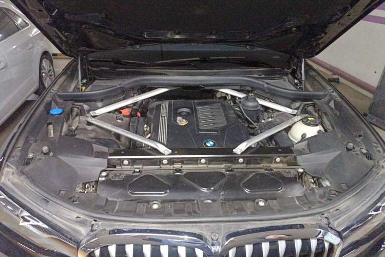Used BMW X7 2021 xDrive40i Luxury Package with Leading Features Engine Bay