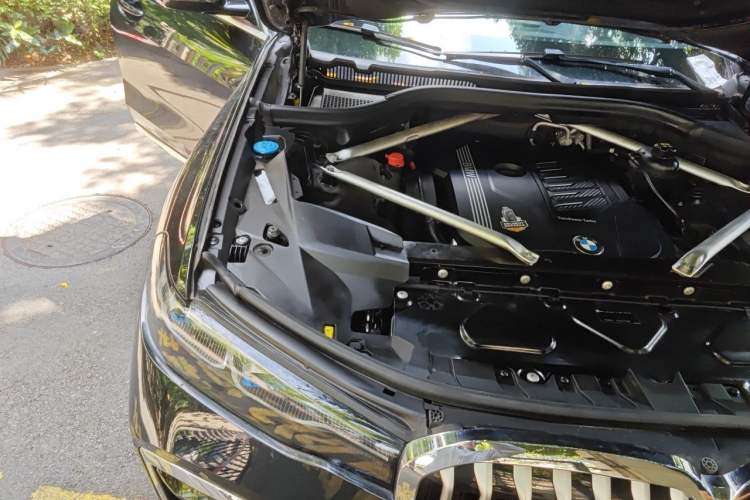 Used BMW X7 2021 xDrive40i Executive Model with M Sport Package Engine Bay Right
