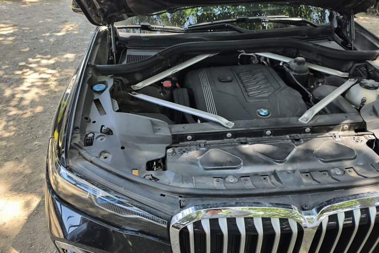Used BMW X7 2021 xDrive40i Luxury M Sport Package Engine Bay Right