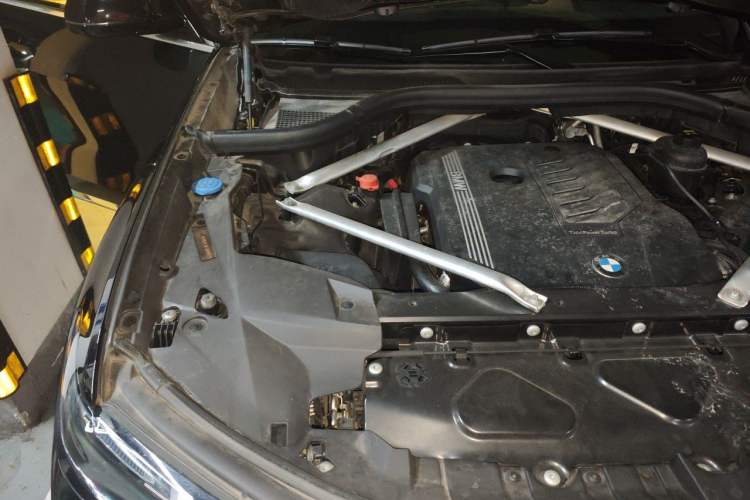 Used BMW X7 2021 xDrive40i Luxury Package with Leading Features Engine Bay Right