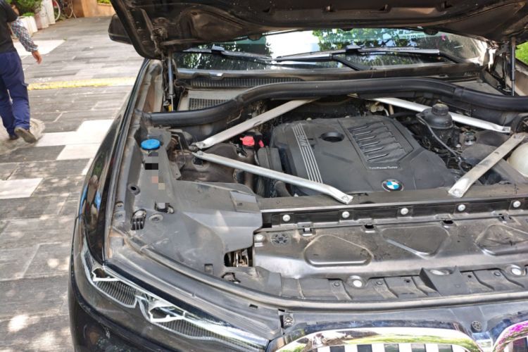 Used BMW X7 2021 xDrive40i Luxury Package with Leading Features Engine Bay Right