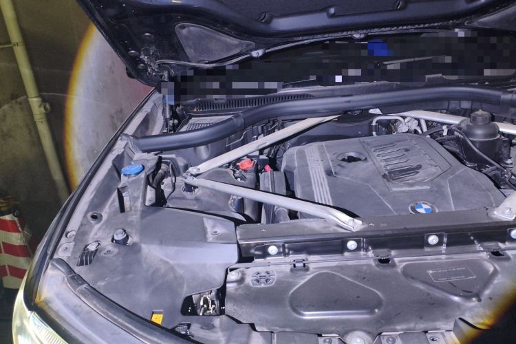 Used BMW X7 2021 xDrive40i Executive Model with M Sport Package Engine Bay Right