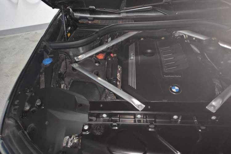 Used BMW X7 2021 xDrive40i Luxury Package with Leading Features Engine Bay Right