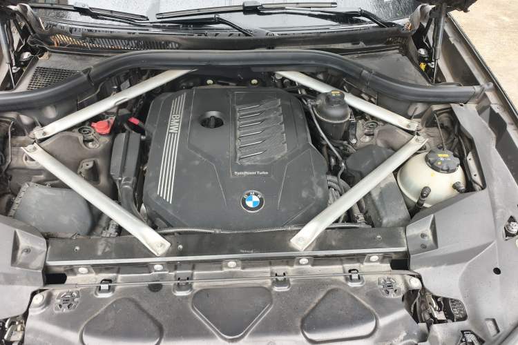 Used BMW X7 2021 Facelifted xDrive40i Luxury Package with Leading Features Engine Bay