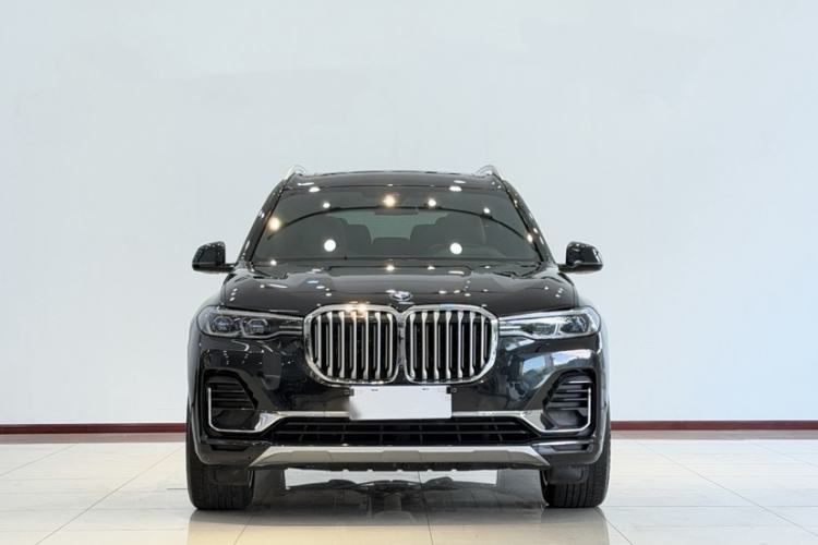 Used BMW X7 2021 xDrive40i Luxury Package with Premium Features Exterior 1