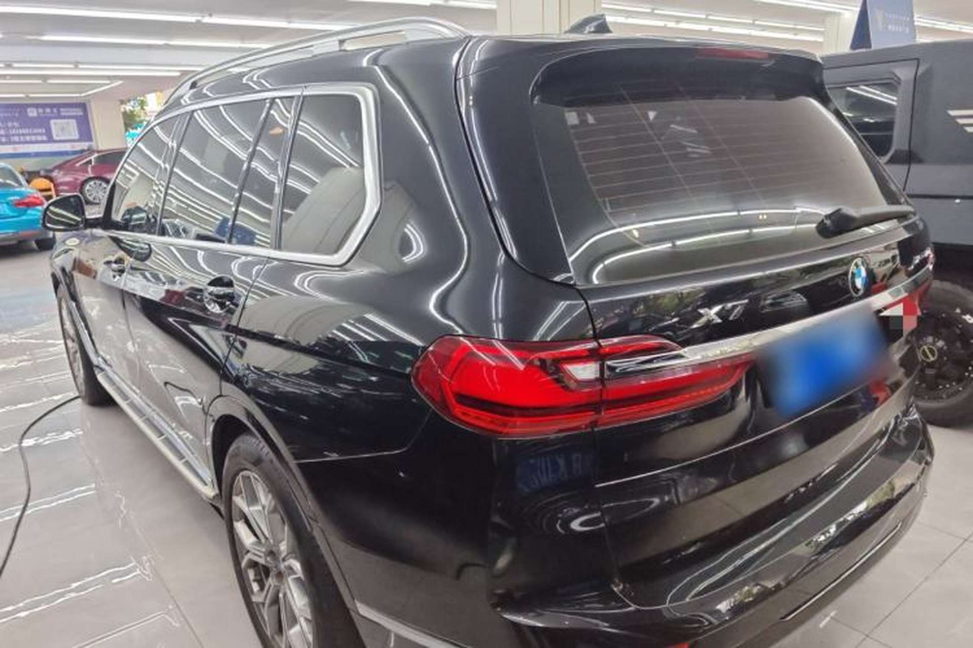 Used BMW X7 2021 xDrive40i Luxury Package with Premium Features Exterior 2