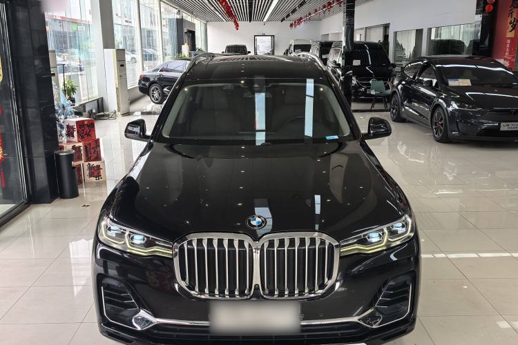 Used BMW X7 2021 Facelifted xDrive40i Luxury Package with Leading Features Exterior 2