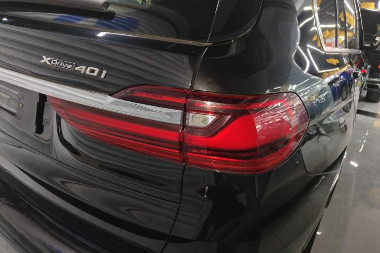 Used BMW X7 2021 xDrive40i Luxury Package with Leading Features Exterior 2