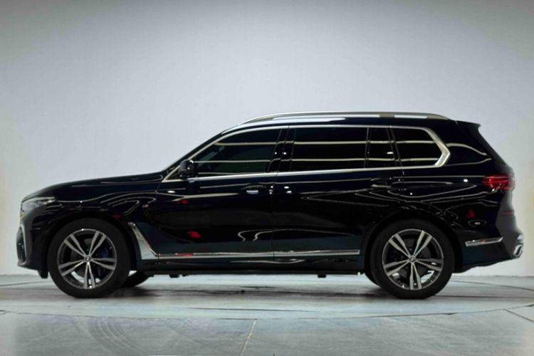 Used BMW X7 2021 Restyled xDrive40i Luxury Version with M Sport Package Exterior 2