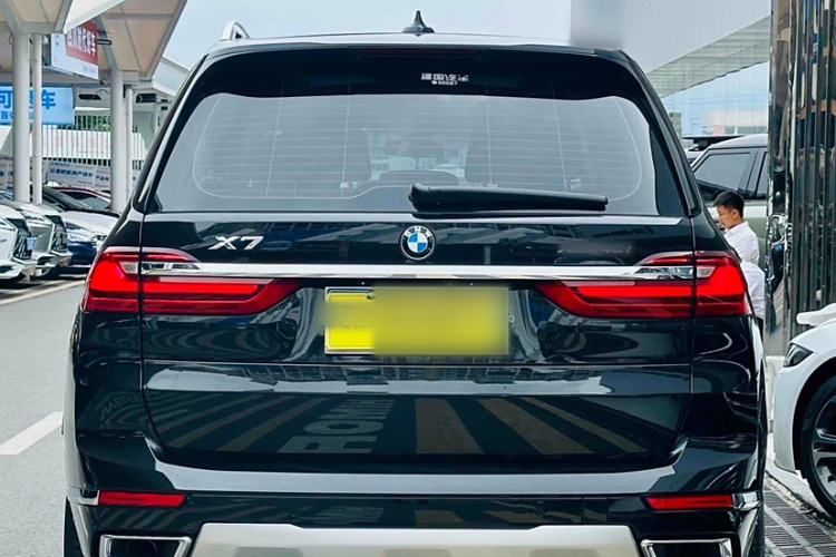 Used BMW X7 2021 Facelifted xDrive40i Luxury Package with Leading Features Exterior 2