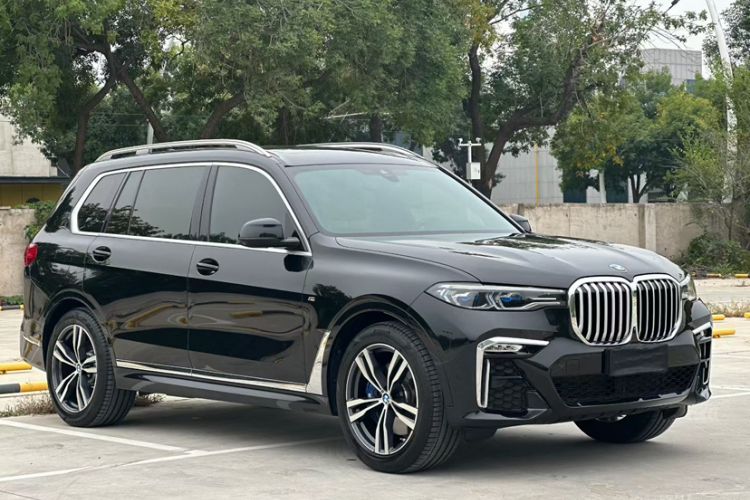 Used BMW X7 2021 xDrive40i Luxury M Sport Package Exterior 2