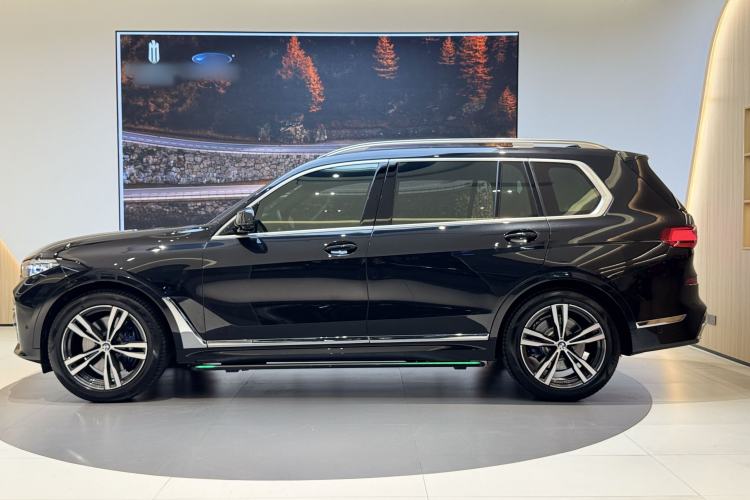 Used BMW X7 2021 xDrive40i Luxury M Sport Package Exterior 2