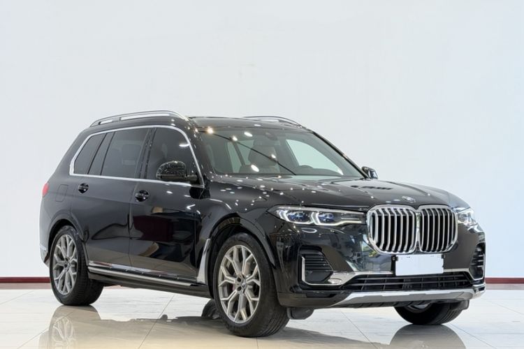 Used BMW X7 2021 xDrive40i Luxury Package with Premium Features Exterior 2