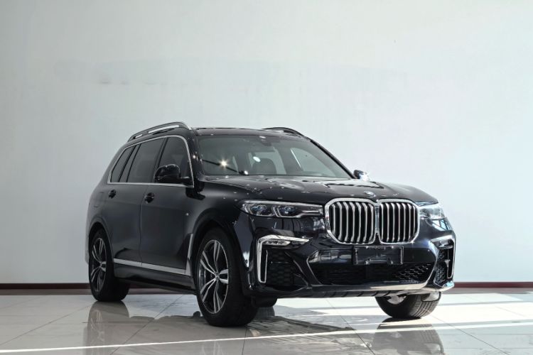 Used BMW X7 2021 Restyled xDrive40i Luxury Version with M Sport Package Exterior 2