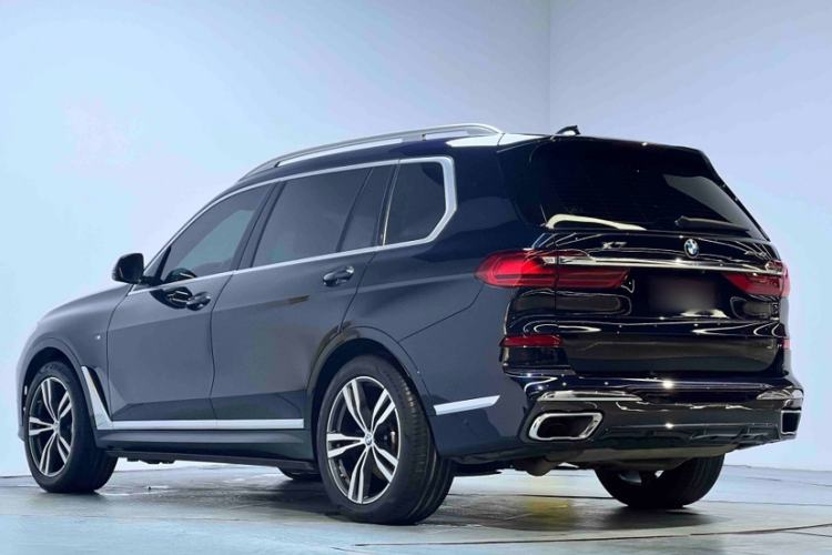 Used BMW X7 2021 Restyled xDrive40i Luxury Version with M Sport Package Exterior 3