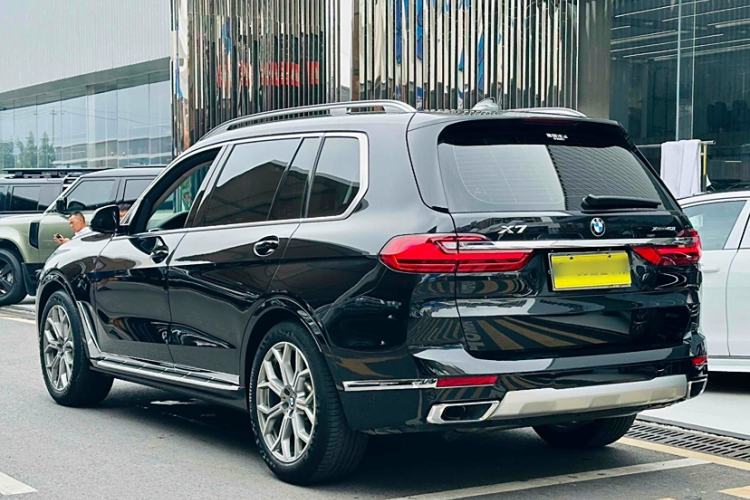 Used BMW X7 2021 Facelifted xDrive40i Luxury Package with Leading Features Exterior 3