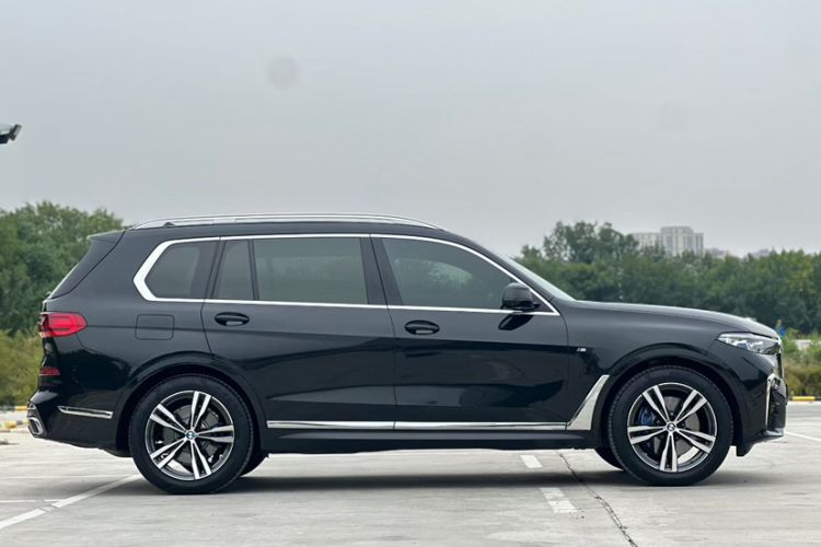 Used BMW X7 2021 xDrive40i Luxury M Sport Package Exterior 3