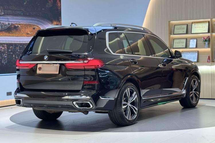 Used BMW X7 2021 xDrive40i Luxury M Sport Package Exterior 3