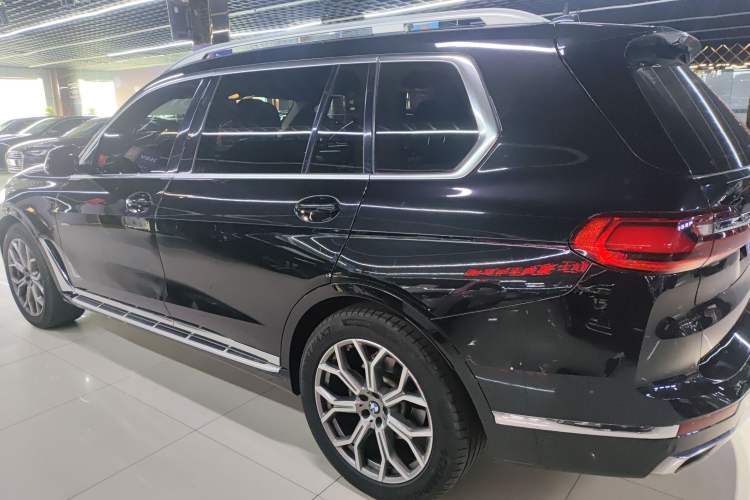 Used BMW X7 2021 xDrive40i Luxury Package with Leading Features Exterior 3