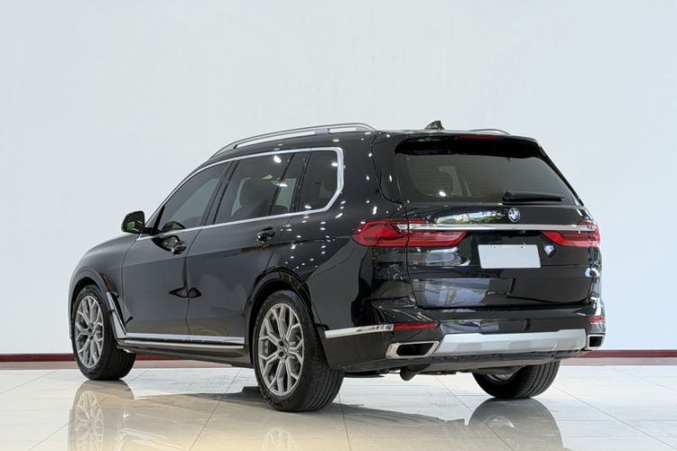 Used BMW X7 2021 xDrive40i Luxury Package with Premium Features Exterior 3