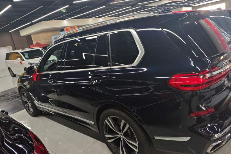 Used BMW X7 2021 xDrive40i Luxury M Sport Package Exterior 3