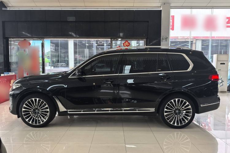 Used BMW X7 2021 Facelifted xDrive40i Luxury Package with Leading Features Exterior 4