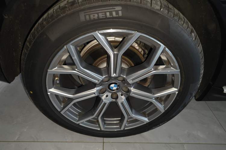 Used BMW X7 2021 xDrive40i Luxury Package with Leading Features Exterior 4