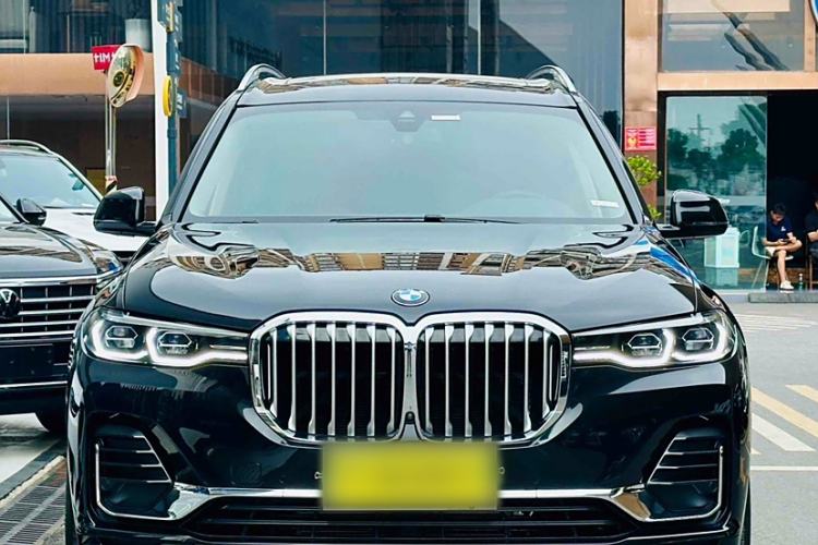 Used BMW X7 2021 Facelifted xDrive40i Luxury Package with Leading Features Exterior 4