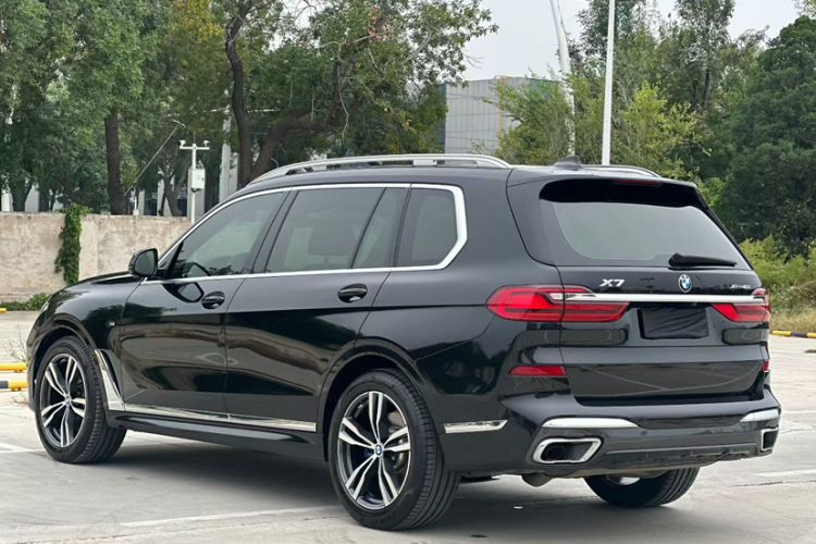Used BMW X7 2021 xDrive40i Luxury M Sport Package Exterior 4