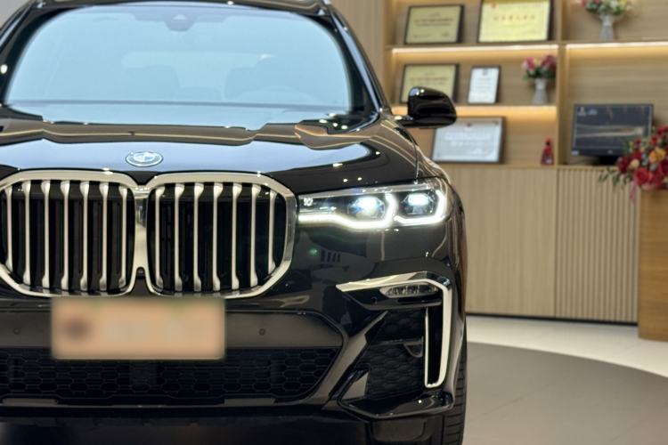 Used BMW X7 2021 xDrive40i Luxury M Sport Package Exterior 4